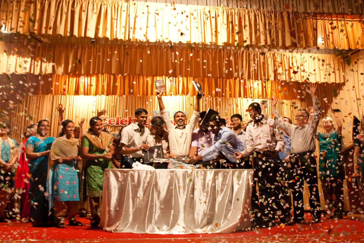 Overdracht Bijbel in Gebarentaal